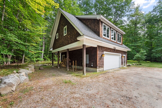 Building Photo - Squam House