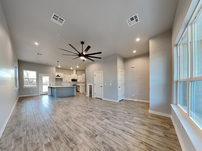 Foto del edificio - 312 W 3rd St