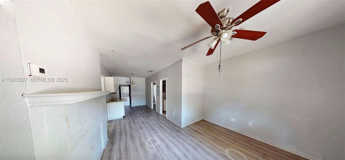 Foto principal - 236 NE 57th St