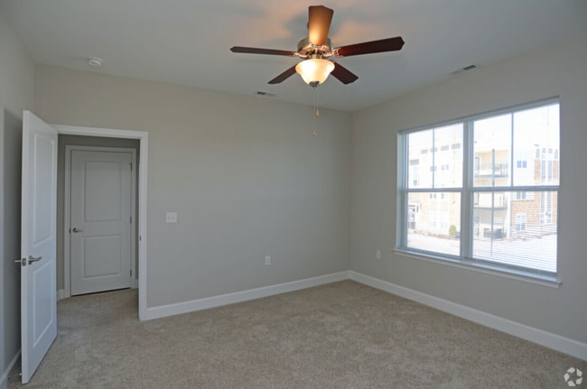 Master bedroom facing the door - 340 Continental Cir
