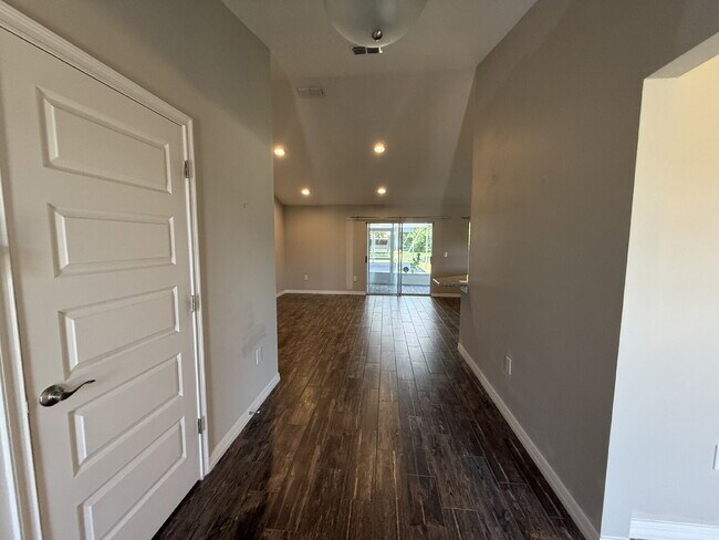 Foto del edificio - Beautiful and Spacious 3/2 with Separate Entrance 1/1 In-Law Suite, RV Parking