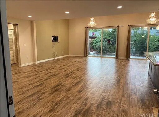 sala de estar - 6657 Enfield Ave