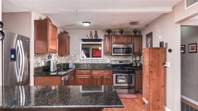 Building Photo - Unique 3 Bedroom 2 Bath House in Encanto