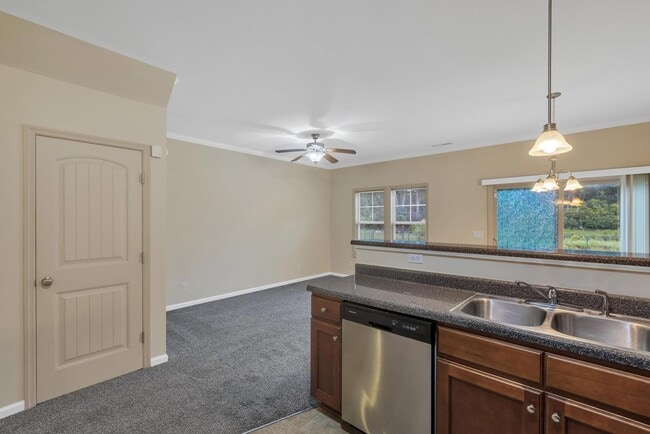 Building Photo - Welcome to Winstead Place!