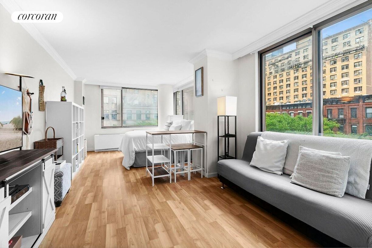 Primary Photo - 350 W 50th St