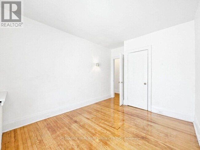 Photo du bâtiment - 12 Kendal Ave