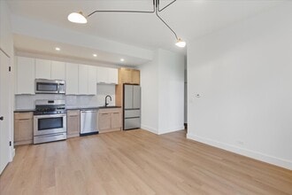 Building Photo - 3211 W Le Moyne St