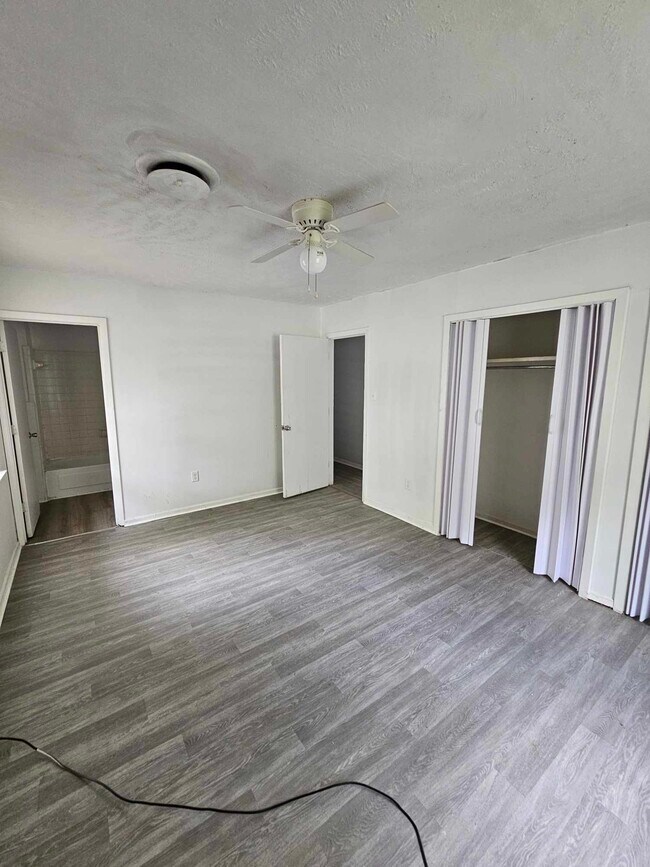 Foto del edificio - 1776 Shady Ln Dr