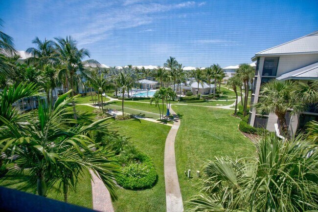 Foto del edificio - 143 Bay Colony Dr N