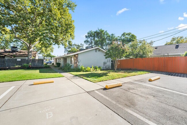 Foto del edificio - Charming 1 Bedroom 1 Bath in Roseville, CA