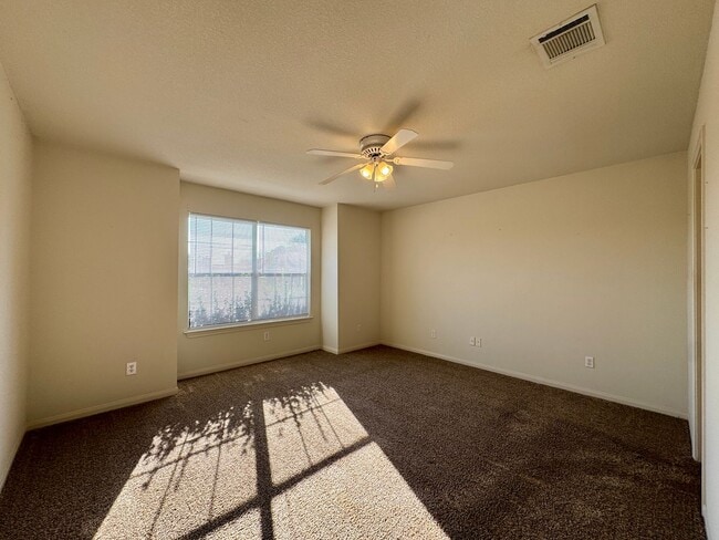 Building Photo - Duplex