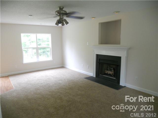 Foto del edificio - 8037 Shiny Meadow Ln