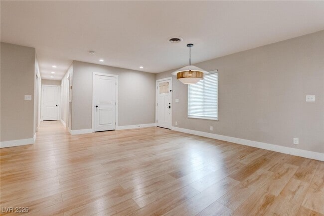 Building Photo - 1404 Campbell Dr