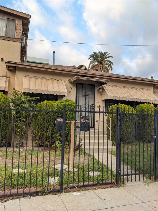 Foto del edificio - 2675 W 11th St