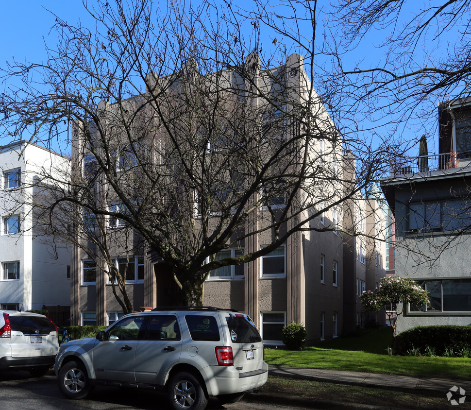 Building Photo - The King George