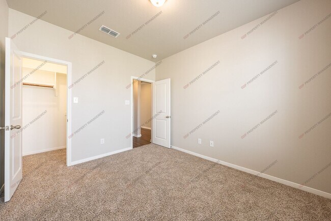 Foto del edificio - 624 Ripplewood Dr