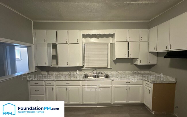 Building Photo - 2271 Hubbard Ave