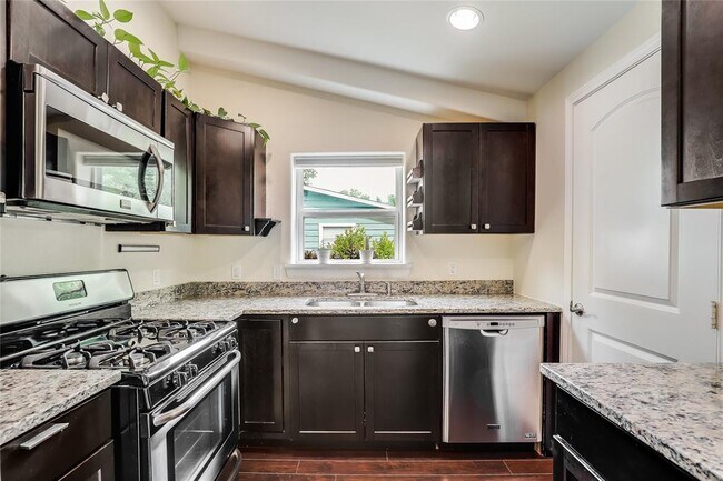 Foto del edificio - 5112 Heflin Ln