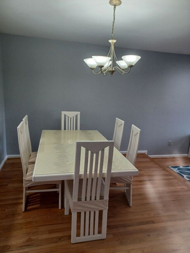 Foto del edificio - 8028 Valleys Crest Ct
