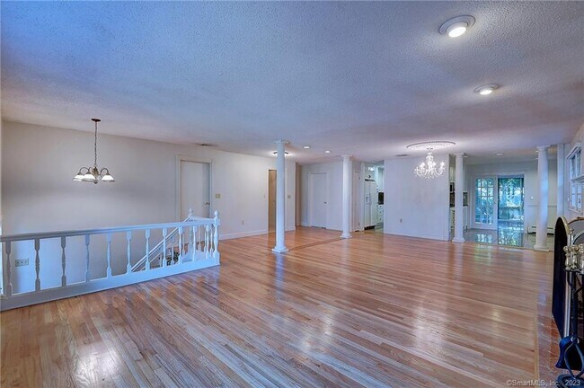 Building Photo - 1107 Farmington Ave