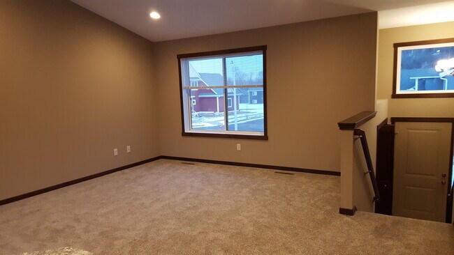 Building Photo - 6703 Clarkia Dr NW