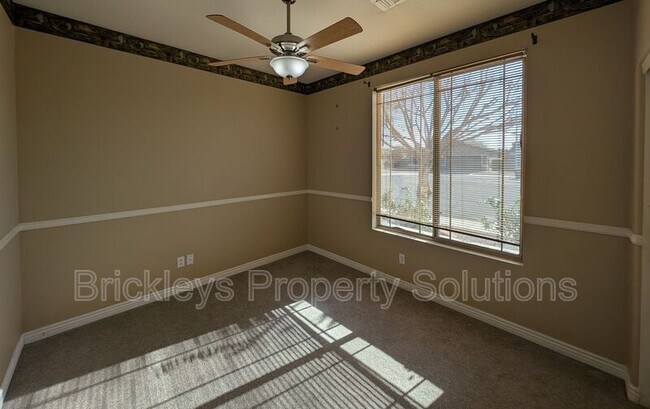 Building Photo - 410 N Bell Pl