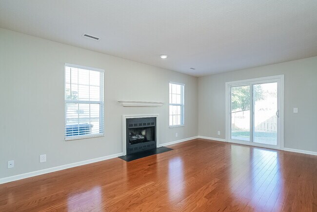 Building Photo - 901 Bexhill Ct S