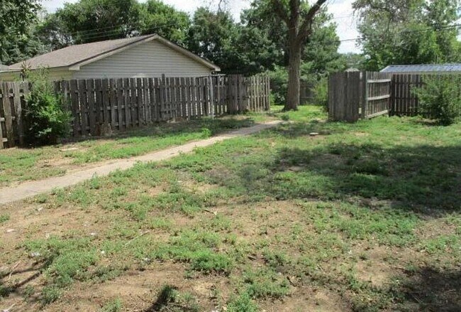 Foto del edificio - 348 Hilltop St