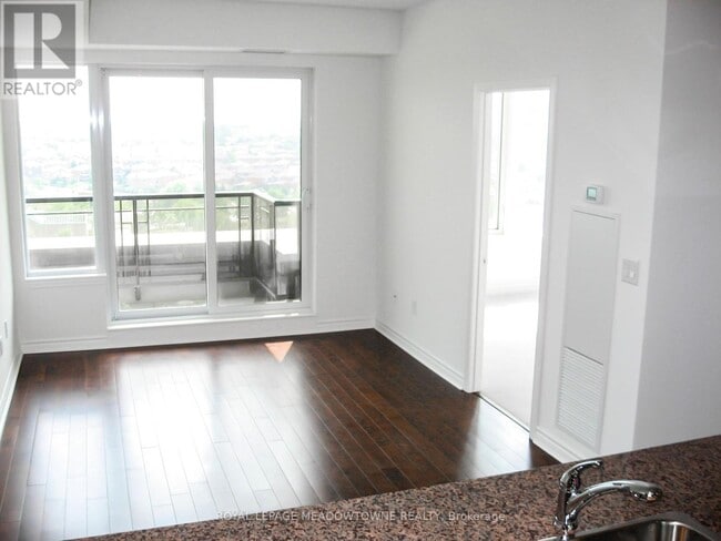 Building Photo - 385-385 Prince of Wales Dr