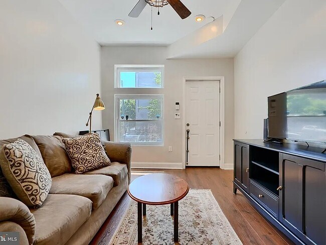 Foto del edificio - 2242 E Fairmount Ave