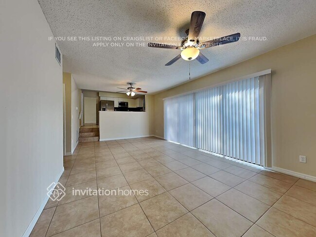 Foto del edificio - 15707 GardenSide Ln
