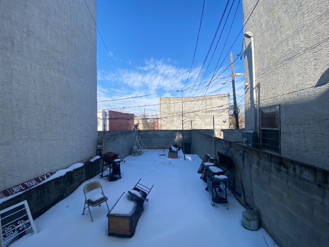 Building Photo - 1605 W Diamond St