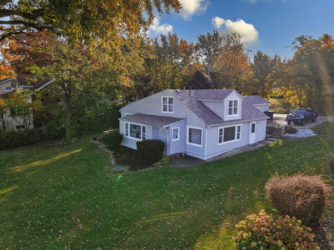 Building Photo - 1304 River Terrace Dr
