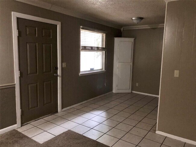 Foto del edificio - 1701 N Lewis Ave