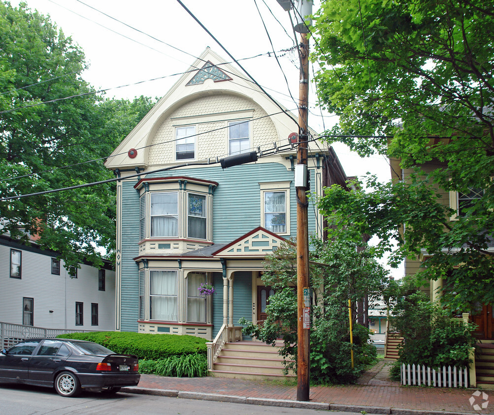 Building Photo - 31 Sherman St