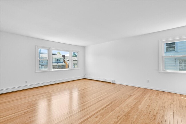 Building Photo - 237 Gainsborg Ave E