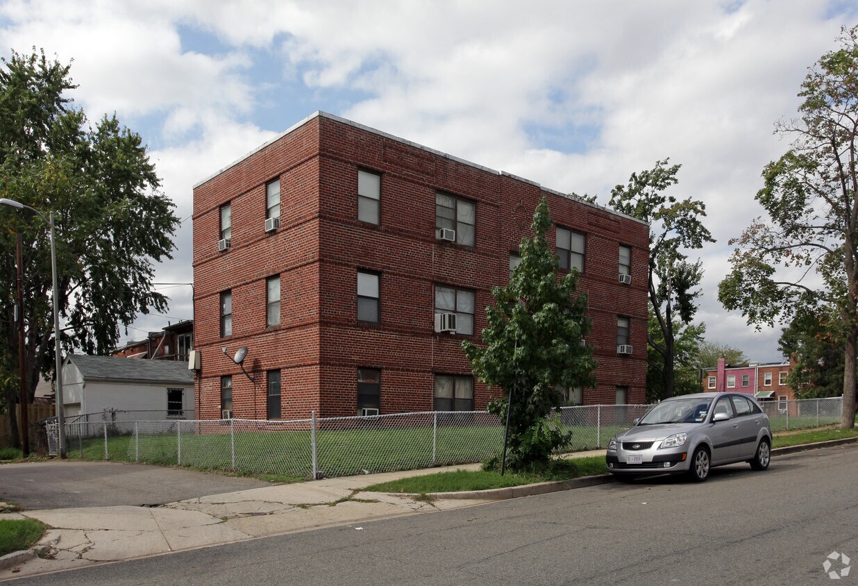Primary Photo - 1020 19th St NE