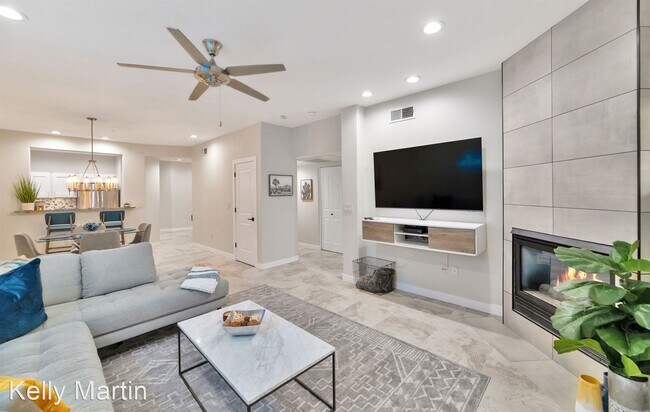 Foto del edificio - 2 br, 2 bath House - 7021 E Earll Dr #103