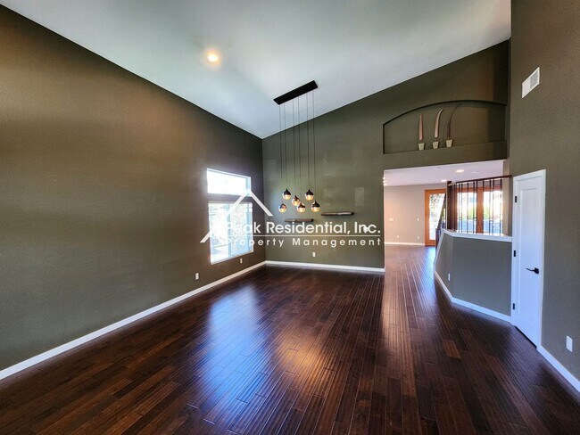 Building Photo - Awesome 5bd/3ba Elk Grove Home with 3 Car ...