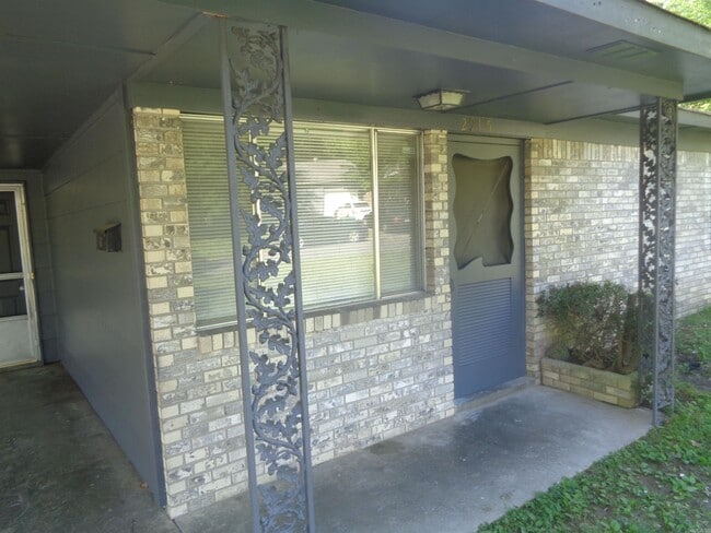 Foto del edificio - 2915 Wynne Dr