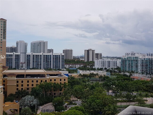 Building Photo - PARC CENTRAL AVENTURA SOUTH CONDO