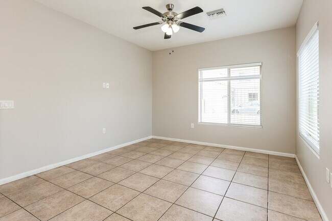 Foto del edificio - 8216 S 6th Ln