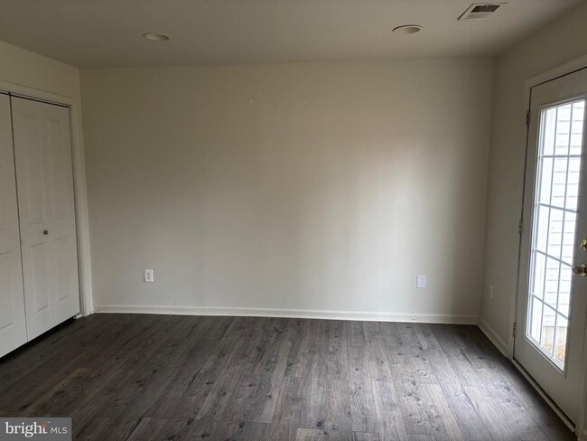 Building Photo - 610 Pendleton Ln