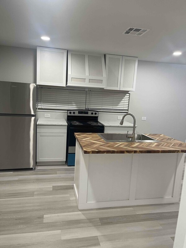 Building Photo - 808 E Mitchell St