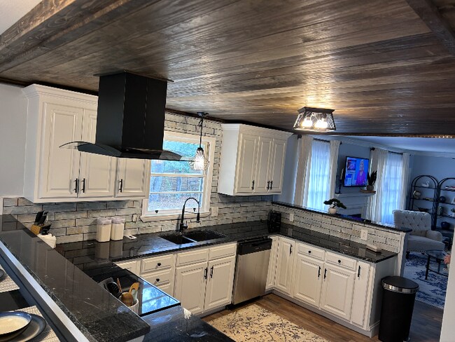 Building Photo - 3202 Whitesburg Dr