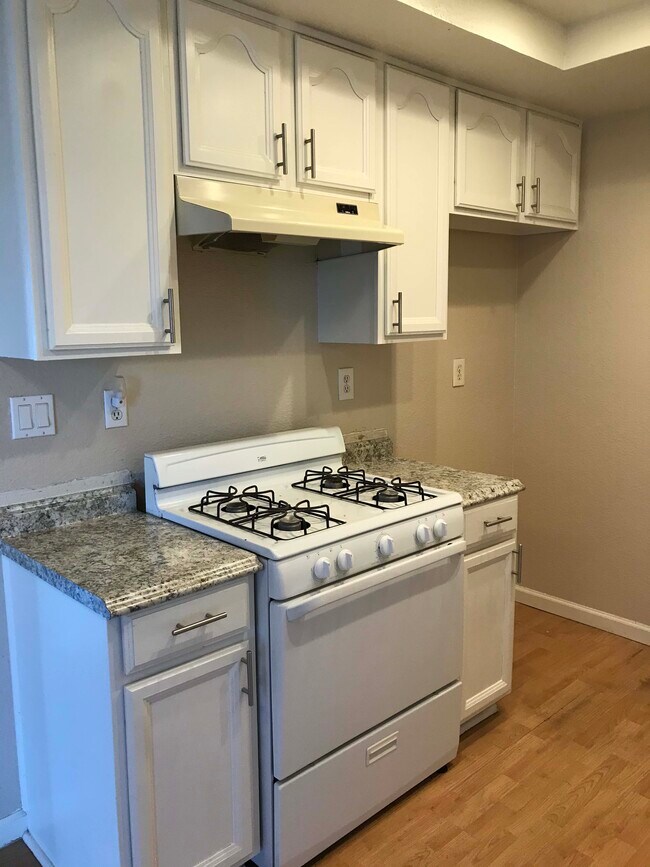 Foto del edificio - 721 N Lemon St