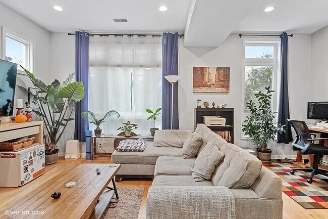 Foto del edificio - 2717 N Artesian Ave