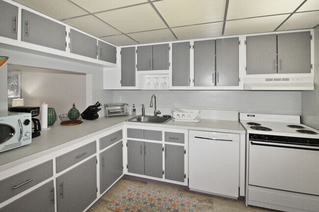 Foto del edificio - Puritan Arms Annual Condo for Rent