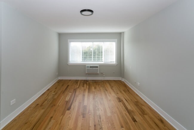 Building Photo - 727 Elm Pl