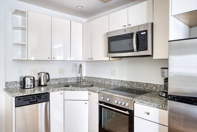 Foto del edificio - RECENTLY RENOVATED BRIGHTON STUDIO!!!  PET...